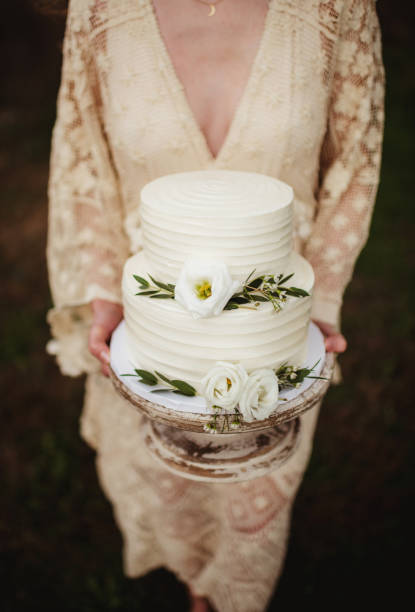 istock Bride holding an elegant wedding cake 1481529391