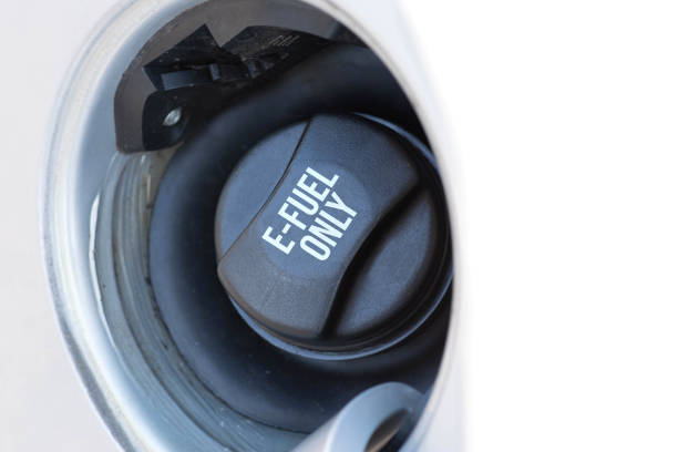 Tankdeckel von einem Auto mir dem Hinweis E-Fuel Only stock photo