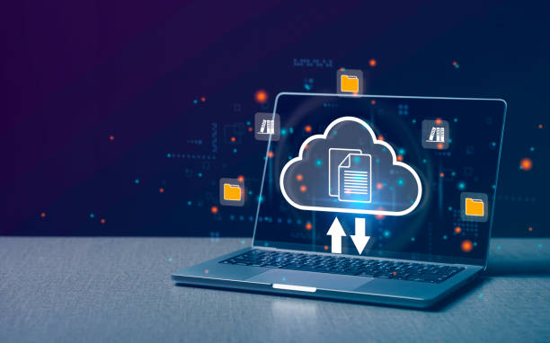 computer portatile e dashboard per il sistema di gestione dei documenti dei dati su database di documentazione online cloud e sistema o software di archiviazione di file digitali, conservazione dei registri, tecnologia di database, accesso ai file - downloading file internet backup foto e immagini stock