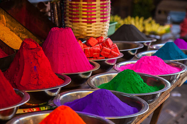 indian holi colores en el mercado - bazaar abstract yellow multi colored fotografías e imágenes de stock