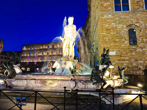 fonte de netuno na piazza dela signoria em florença itália. - palazzo vecchio piazza della signoria florence italy italy - fotografias e filmes do acervo