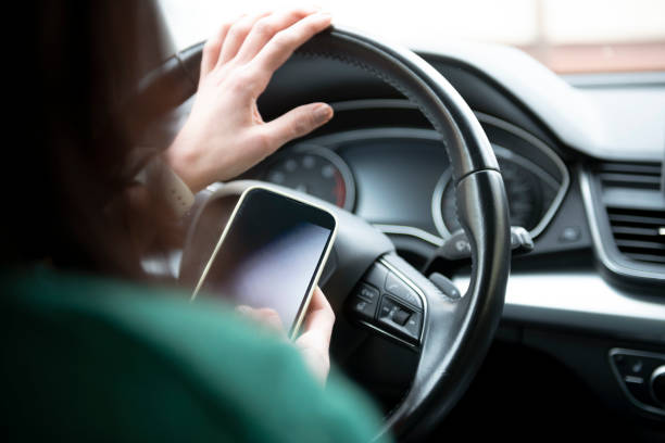 istock Close up driver woman hand holding smartphone while drawing a car 1481631112