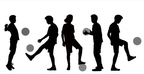 illustrations, cliparts, dessins animés et icônes de silhouette d’un garçon s’entraînant au football (soccer) - soccer child silhouette sport