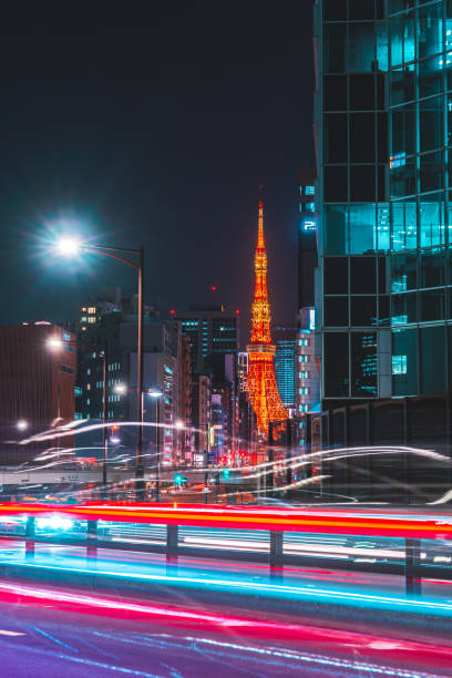 stadtstraße und moderne urbane skyline in tokio - car driving transportation tokyo prefecture stock-fotos und bilder