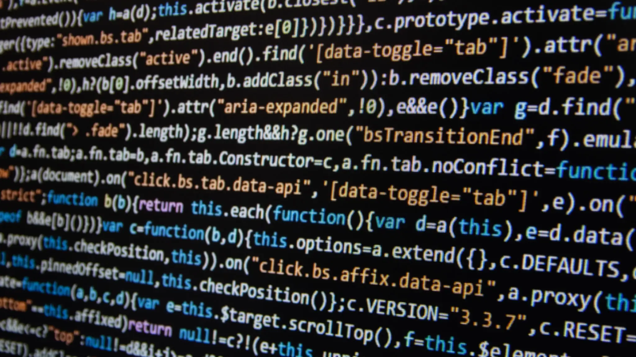 컴퓨터와 함께하는 고랭 언어의 매력 2 Software development. Programmer coding on the computer monitor. Close-up. Computer program code on a black background. High quality photo