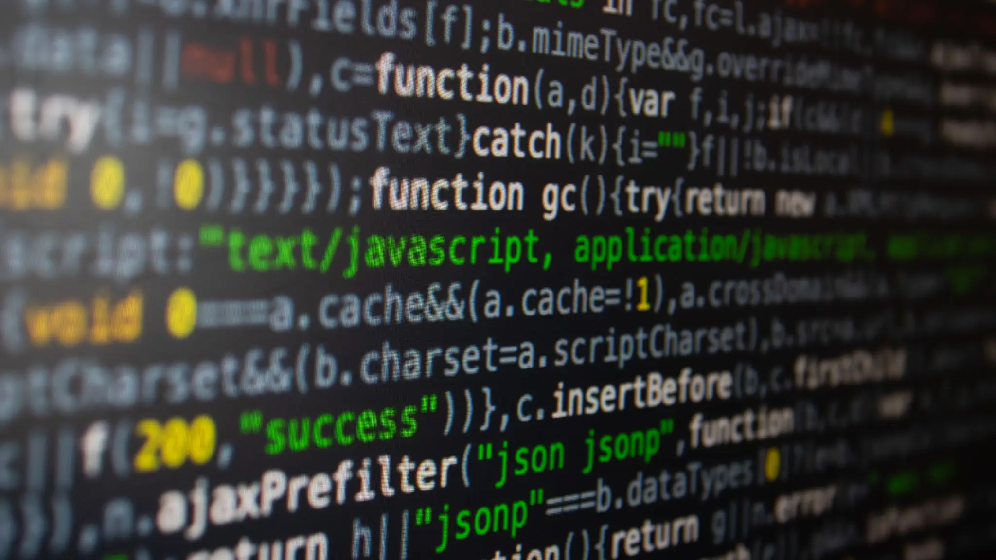 컴퓨터와 함께하는 고랭과 함수: 최적화된 팁! 2 Software development. Programmer coding on the computer monitor. Close-up. Computer program code on a black background. High quality photo