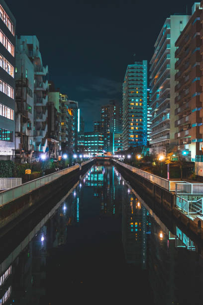 scena notturna a shibaura, tokyo - shiodome urban scene blurred motion tokyo prefecture foto e immagini stock