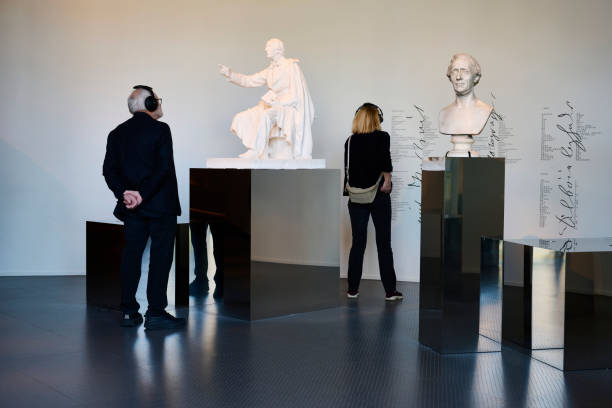 statue and bust of hc andersen - hans christian andersen odense museum international landmark imagens e fotografias de stock