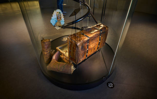 the poet's suitcase. his motto: travelling is living - hans christian andersen odense museum international landmark imagens e fotografias de stock