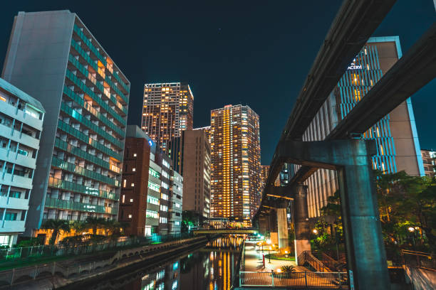 night scene in shibaura, tokyo - shiodome urban scene blurred motion tokyo prefecture imagens e fotografias de stock