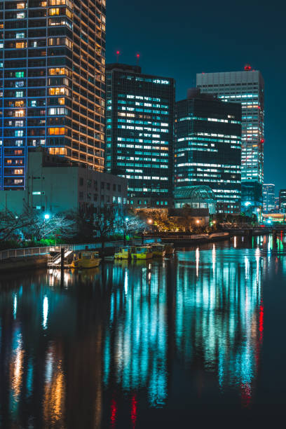 scena notturna a shibaura, tokyo - shiodome urban scene blurred motion tokyo prefecture foto e immagini stock