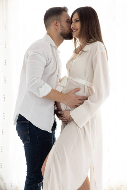 istock Young family to be 1481682015