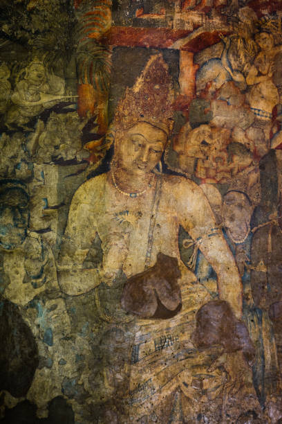 alte bodhisattva-padmapani-malerei in den ajanta-höhlen, maharashtra, indien - bodhisatva stock-fotos und bilder