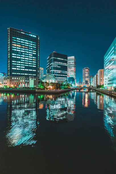 scena notturna a shibaura, tokyo - shiodome urban scene blurred motion tokyo prefecture foto e immagini stock