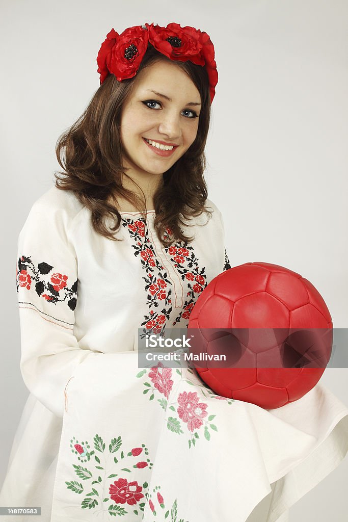 Ucraino tiene ball rosso - Foto stock royalty-free di 2012