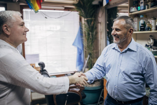 istock Shaking hands with a customer in a hair salon 1481716914