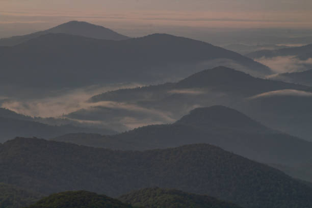 istock Blue Ridge Mountains foggy sunrise 1481716943