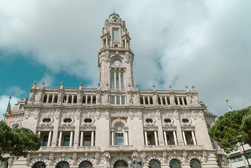 The Porto City Hall is located at the end of Avenida dos Aliados. Construction work began in 1920 according to plans by the architect Antonio Correia da Silva. After some interruptions, the building was finally finished in 1955.