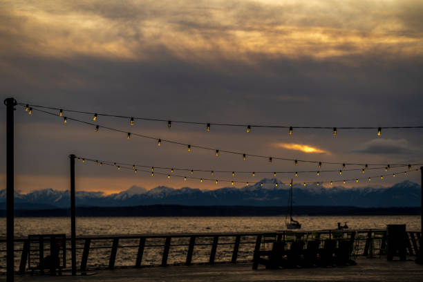 набережная пьюджет-саунд закат - water tranquil scene puget sound cloudscape стоковые фото и изображения