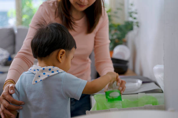 istock Woman teach son to garbage. 1481849883