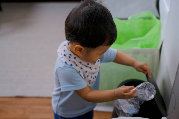 istock Woman teach son to garbage. 1481849949