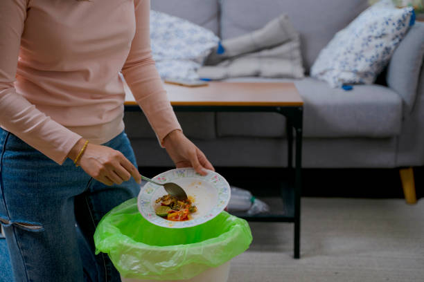 istock Woman teach son to garbage. 1481850016