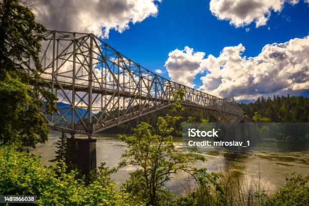 Bridge Of The Gods Over The Columbia River In Cascade Locks Oregon Stock Photo - Download Image Now