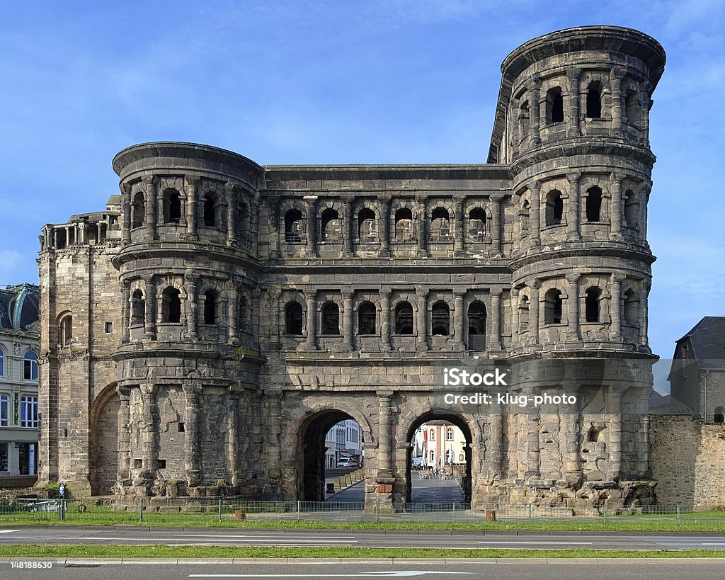 A Porta Nigra (preto portão), em Trier, Alemanha - Foto de stock de Porta Nigra royalty-free