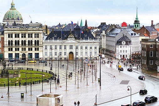 The photo was taken a rainy tuesdag at noon from a high angle overlooking  the famous square \