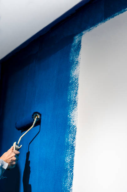 istock Painting a white wall in blue. Repair 1481934531