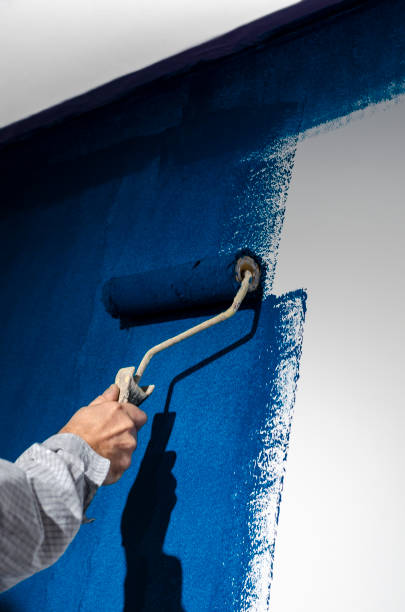 Painting a white wall in blue. Repair