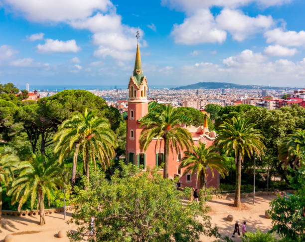 muzeum gaudiego w parku guell, barcelona, hiszpania - antonio gaudi outdoors horizontal barcelona zdjęcia i obrazy z banku zdjęć