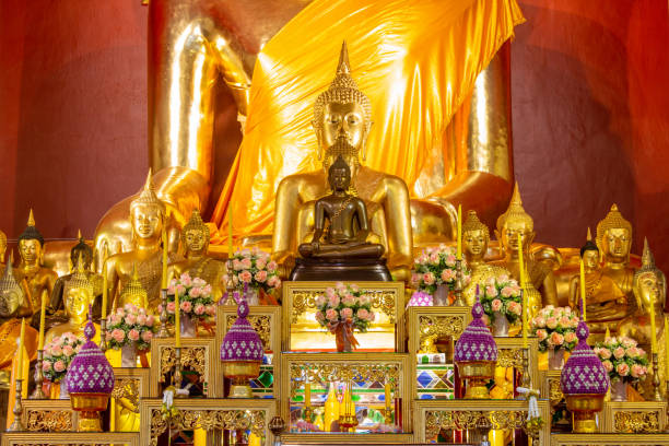 Złoty Budda (posąg) w Wat Phra Singh, Chiang Mai , Tajlandia – zdjęcie