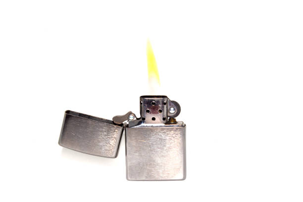 metalowa zapalniczka benzynowa z ogniem na białym tle - cigarette lighter gasoline open cigarette zdjęcia i obrazy z banku zdjęć