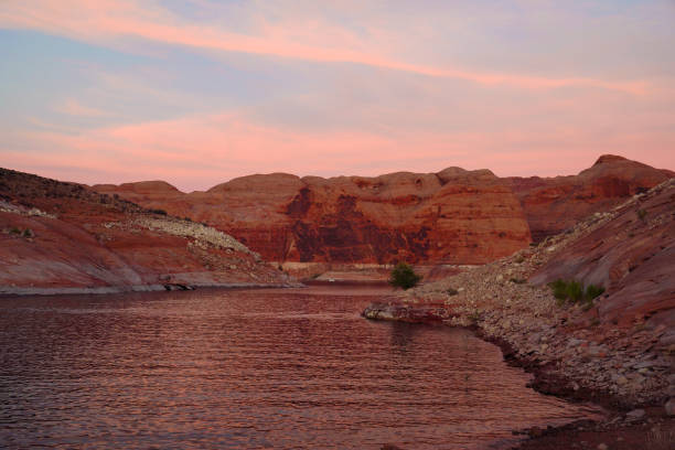 istock Sunset on Lake Powell 1482057446