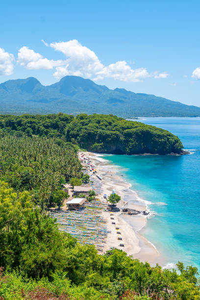 praia virgem é considerada uma das melhores praias de bali - nusa lembongan bali island beach - fotografias e filmes do acervo
