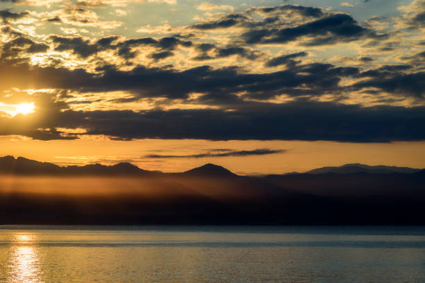 istock lever de soleil sur le littoral Corse 1482136214