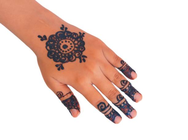 mehndi henna tattoo mehindi design tattoos schablonen drucke auf einem mädchen weibliche hände hochzeit und eid anlass veranstaltung volle rückhand indisch stilvolle braut mehendi mode make-up schönheit druck muster foto - wedding indian culture pakistan henna tattoo stock-fotos und bilder