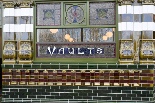 istock Traditional public house tiled  vaults window 1482153131