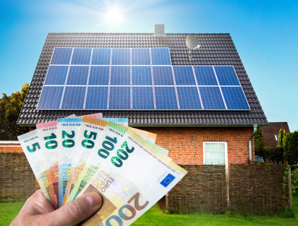 istock Worthwhile investment in solar energy roofs 1482176175