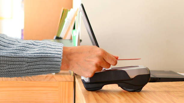 istock Hand paying in establishment with card on the dataphone 1482180454