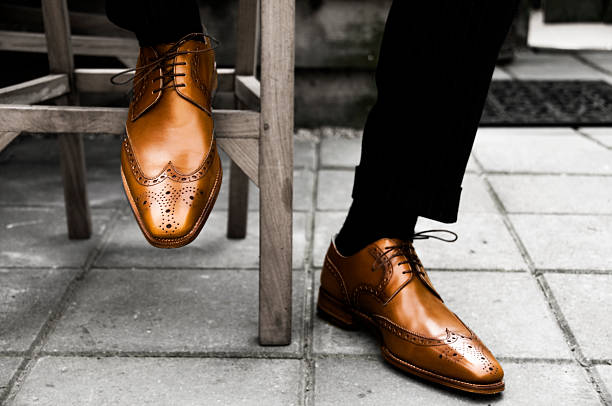 cara homem calçados/detalhes do casamento - shoe groom wood luxury - fotografias e filmes do acervo