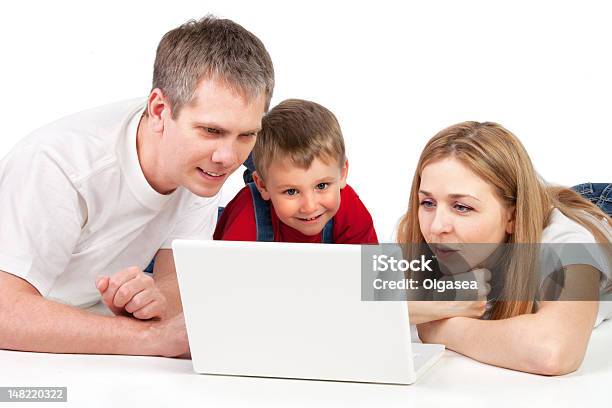 Foto de Família Com Laptop e mais fotos de stock de Adulto - Adulto, Aprender, Azul