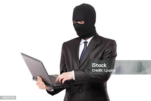 Хакер Работающих На Ноутбуке — стоковые фотографии и другие картинки Должностное преступление - Должностное преступление, Компьютер, Белый