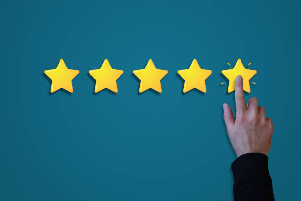 istock Online customer hand rating 5 stars 1482219508
