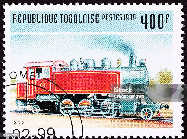 Cancelado Togo Tren Sello Postal Antiguo Motor Locomotora De Tren De Vapor Foto de stock y más banco de imágenes de Aire libre