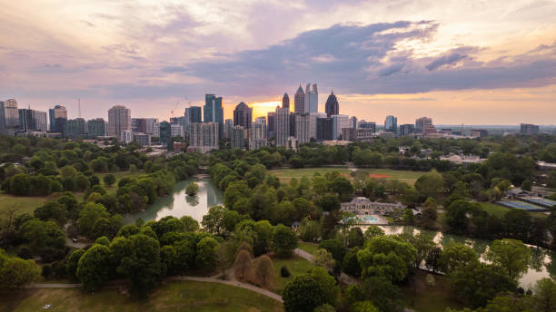 istock Atlanta Piedmont Park with pool visible 1482238972