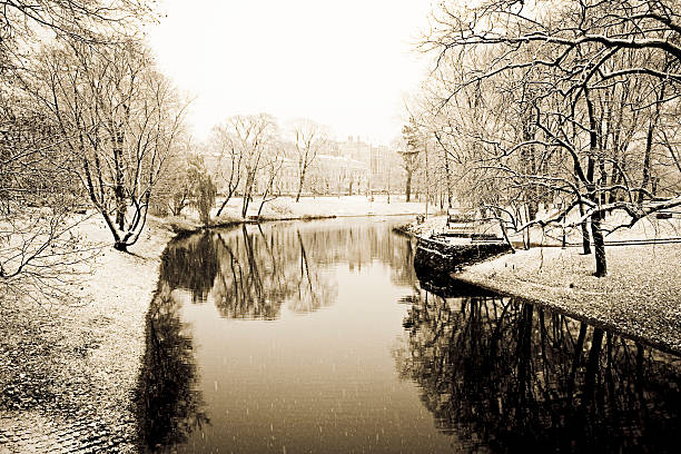istock Winter in the city park 148224180