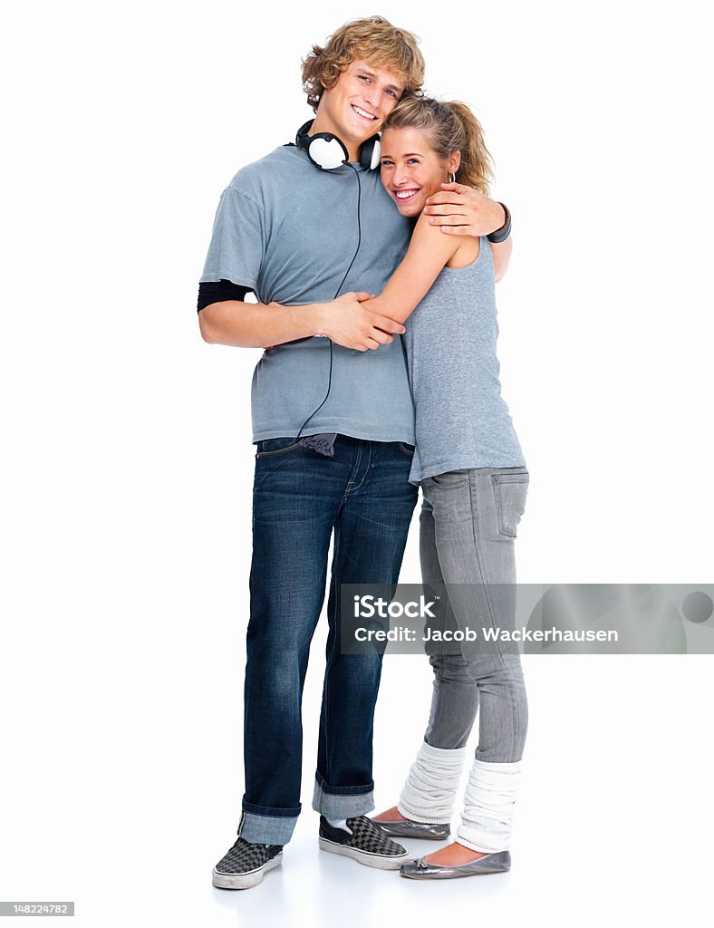 Счастливая молодая пара, стоя вместе - Стоковые фото 20-24 года роялти-фри