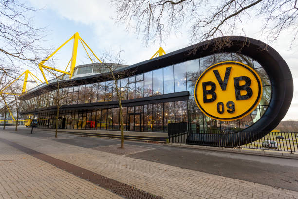 ボルシア・ドルトムントのサッカースタジアム - borussia dortmund ストックフォトと画像